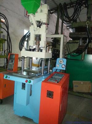 大量雙合金螺桿二手立式注塑機(jī)優(yōu)惠價(jià)出售，適合手機(jī)連接產(chǎn)品制造
